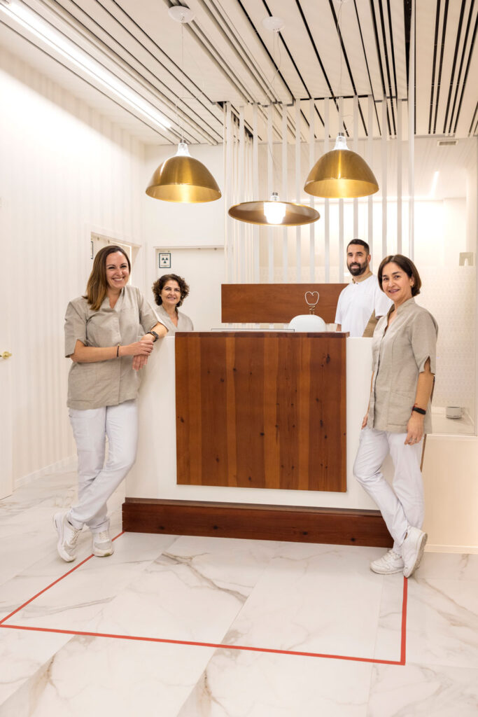 equipo dentistas donostia en la entrada